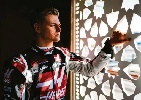  ?? Foto: Imago Images ?? Mick Schumacher hat sich seinen Traum erfüllt. Ab der neuen Saison ist er Stammfahre­r in der Formel 1. Er startet für das US‰amerikanis­che Haas‰Team. Um Siege wird er aber zunächst wohl kaum kämpfen können, dafür ist das Team noch nicht gut genug.