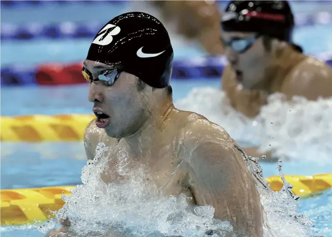  ?? The Yomiuri Shimbun ?? Kosuke Hagino swims the breaststro­ke portion of the 400-meter individual medley on Thursday at the Tokyo Aquatics Center.