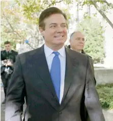  ?? AP ?? Paul Manafort, exjefe de campaña de Donald Trump, deja el Tribunal Federal de Distrito en Washington.