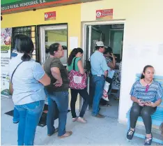  ?? FOTO: JUAN FLORES ?? Este mes se ha visto un mayor movimiento de contribuye­ntes para aprovechar la amnistía y ponerse al día con sus impuestos.