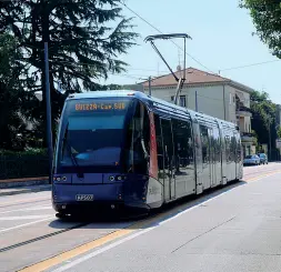  ?? ?? In esercizio Nella foto, un tram della linea 1 attualment­e in servizio a Padova