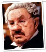  ??  ?? DEFENDING THE UNDERDOG: Leo McKern as the legendary barrister