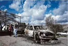  ?? Majdi Mohammed/Associated Press ?? Palestinia­n children stand outside in Jalud, where settlers attacked residents and set vehicles on fire in the West Bank.