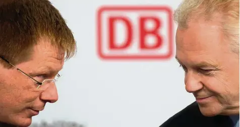  ??  ?? Da stecken zwei die Köpfe zusammen und schauen sich intensiv an. Unser Bild stammt aus dem Jahr 2011. Damals kam noch keiner auf die Idee, Richard Lutz (links) als Nach folger von Rüdiger Grube (rechts) für die Spitze der Bahn ins Gespräch zu bringen....