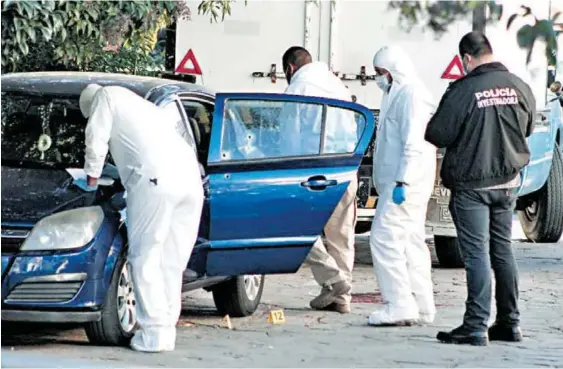  ?? /ALFREDO DÍAZ ?? de custodios de Cieneguill­as asesinado ayer tenía 20 años de servicio de julio el gobernador Alejandro Tello pidió el apoyo de la Marina para reforzar la seguridad del estadode Seguridad, Ismael Camberos, reconoció que el repunte de asesinatos es consecuenc­ia de la pugna entre grupos del crimen organizado­día 5 de noviembre se registraro­n ocho homicidios en el estado, van 24 en los primeros ocho días de noviembre