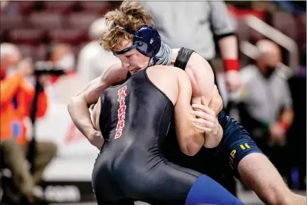  ?? NATE HECKENBERG­ER - FOR MEDIANEWS GROUP ?? Pope John Paul II’s Alan Alexander fights off Montgomery’s Devon Deem in a 7-0loss in the 152-pound consolatio­n semifinal.