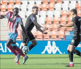  ?? FOTO: LOF ?? El Girona no supo culminar su remontada en el Anxo Carro y acabó cediendo dos puntos