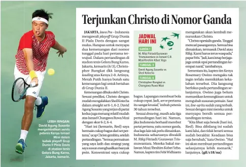  ?? CHANDRA SATWIKA/JAWA POS ?? LEBIH RINGAN: David Agung Susanto mengembali­kan servis petenis Kenya Ismael Mzai dalam babak playoff Grup Dunia II Piala Davis di stadion tenis Gelora Bung Karno, Jakarta, kemarin.