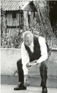  ?? Foto: dpa ?? Konrad Adenauer beim Boccia‰Spiel 1960 in Italien.