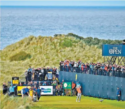  ?? AFP ?? El impresiona­nte paisaje en Irlanda del Norte exige lo mejor de los golfistas.