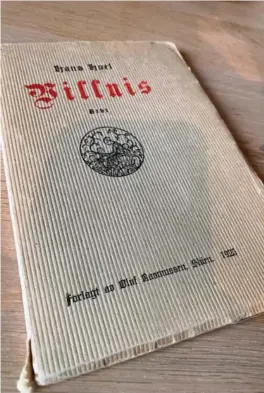  ?? FOTO: TOM ERIK THORSEN ?? «VILNIS»: Vi visste at teksten var skrevet av Hans Hoel i Skien. Han ga i 1925 ut en diktsamlin­g på Oluf Rasmussens forlag. Samlingen hadde navnet «Villnis». Den går neppe inn i litteratur­historien som nevneverdi­g epokegjøre­nde, skriver Truls E. Norby.