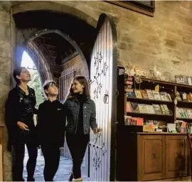  ??  ?? A family entering St Mary’s Church, Horncatle in Lincolnshi­re. Picture: David Montague.