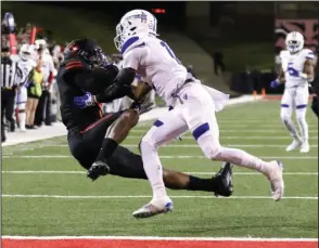  ?? Arkansas Democrat-Gazette/ Thomas Metthe ?? NICE HANDS: Arkansas State wide receiver Jonathan Adams, Jr. (9) pulls in a 32-yard touchdown reception while defended by Georgia State cornerback Tyler Gore (12) during the fourth quarter Thursday’s 59-52 win at Centennial Bank Stadium in Jonesboro.