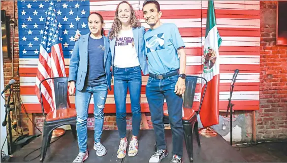  ?? Foto Luis Castillo ?? ▲ Desiree Linden, Victoria Jackson y Benjamín Paredes durante el foro Mentalidad Olímpica.