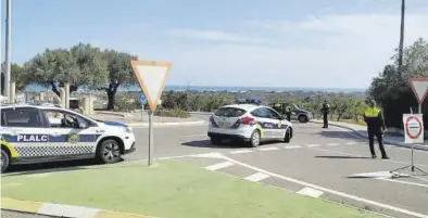  ?? MARÍA JOSÉ SÁNCHEZ ?? Control en los accesos a Alcossebre por la Serra d’Irta durante la vigencia de medidas decretadas por pandemia.