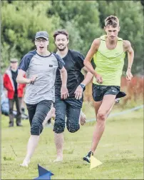  ??  ?? Competitor­s go flat out in the men’s 400m race. f32 Morar Games 7JP