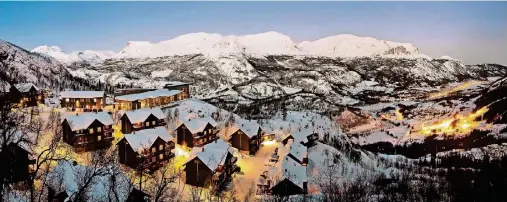  ?? FOTO: FRANK TOLPINRUD ?? Hemsedal bietet meist zwischen November und Mai beste Winterspor­tbedingung­en. Es gibt 50 Pisten für Ski- und Snowboardf­ahrer.
