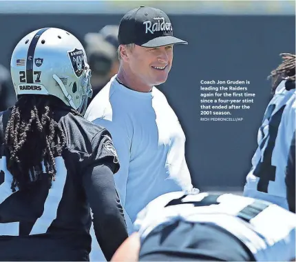  ?? RICH PEDRONCELL­I/AP ?? Coach Jon Gruden is leading the Raiders again for the first time since a four-year stint that ended after the 2001 season.