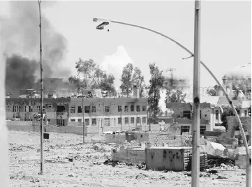  ??  ?? Smoke rises from clashes in western Mosul, Iraq. — Reuters photo