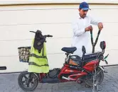  ??  ?? Left: Shah Alam Khan packs his pruning shear on the side of his e-motorbike.
Right: The front of the bike is fitted with a basket, which Khan uses to carry potted plants.