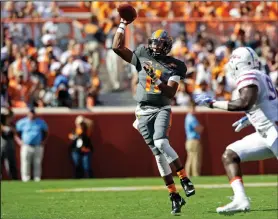  ?? AP PHOTO ?? Tennessee quarterbac­k Joshua Dobbs throws to a receiver during the first half of an NCAA college football game.