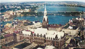  ?? ?? One of pre-war Hamburg’s many waterways, this is the Nikolaifle­et in the Atlstadt. The Nikolaikir­che tower in the centre background was the aiming point for three of the RAF raids during Operation Gomorrah. Above right: The centre of pre-war Hamburg, with the city’s Rathaus (city hall) with its copper roof in the centre