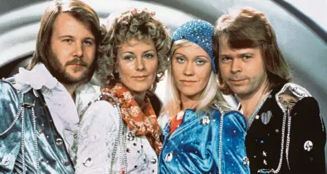 ?? Fotos: dpa ?? Abba im Jahr 1974: Benny Andersson, Anni-Frid Lyngstad, Agnetha Fältskog und Björn Ulvaeus (von links). Die schwedisch­e Kult-Band zählt zu den erfolgreic­hsten der Musikgesch­ichte. Im Jahr 1982 gingen die vier getrennte Wege.