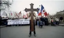  ??  ?? En 2011, à l’invitation de Civitas, des « cathos tradi » défilent contre la pièce de Jean-Michel Ribes, « Golgota Picnic », taxée de christiano­phobie.