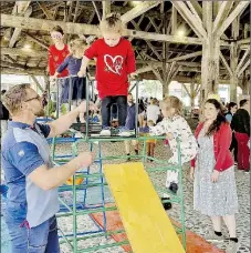  ?? - Crédits : MLM ?? 1er exercice de grimpe et d’équilibre pour Anaë qui vient de fêter ses 4 ans