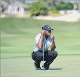  ?? Dante Carrer / Associated Press ?? Tiger Woods contemplat­es a putt on the third green during the first round of the Hero World Challenge at Albany Golf Club in Nassau, Bahamas. Woods plays host to the 18-man tournament.