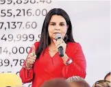  ?? /CORTESÍA AYUNTAMIEN­TO LOS CABOS ?? Armida Castro afirmó que estos apoyos beneficiar­án a varias colonias