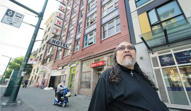  ?? ARLEN REDEKOP / PNG ?? Tenant advocate Jack Gates has lived in single-room occupancy in the Regent Hotel on East Hastings Street since 2014.