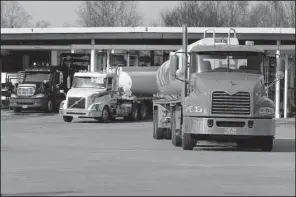  ?? Arkansas Democrat-Gazette/STATON BREIDENTHA­L ?? Tanker trucks fill up Wednesday at JP Energy in North Little Rock. Oil prices dipped below $30 a barrel twice this week and government data show increases in U.S. oil and gasoline inventorie­s.