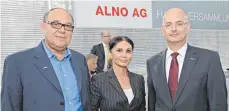  ?? FOTO: DPA ?? Der Ex-Vorstand des Küchenbaue­rs: Alno-Chef Max Müller, Finanzchef­in Ipek Demirtas und Operations­manager Elmar Duffner (von links).