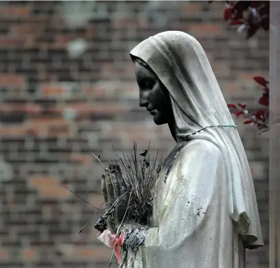  ?? NAncy lAnE pHOTOS / HERAld STAFF ?? SINGED STATUE: The Virgin Mary statue at the city’s St. Peter’s Parish is seen Sunday after it was burned by vandals.