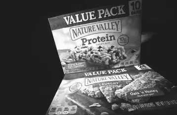  ?? — Reuters photo ?? Beyond Pesticides, Moms Across America and the Organic Consumers Associatio­n on Thursday said the settlement calls for General Mills to remove the phrase “Made with 100 per cent Natural Whole Grain Oats” from Nature Valley labels.