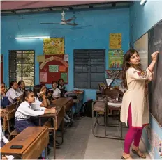  ??  ?? POLYVISION Índia impõe regras para melhorar o rendimento dos alunos