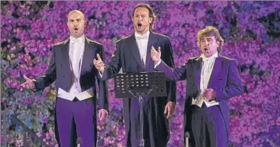  ??  ?? Albert Casals, Albert Deprius y Carlos Cosías, en la gala de tres tenores que clausuró anoche el certamen