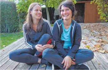  ?? FOTO: KRIEGLER ?? Ulrike Spaniol und Steffi Anhorn (rechts) vom SC Heroldstat­t haben sich etwas Neues ausgedacht: Am Samstag, 21. Oktober, orangisier­en sie von 13.30 bis 17.30 Uhr einen Frauenspor­ttag in der Berghalle.