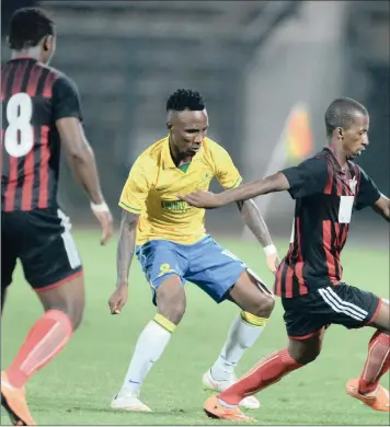  ?? PICTURE: GALLO IMAGES ?? FIGHTING TOOTH AND NAIL: Sundowns midfielder Teko Modise has been in superb form for his team in the league and continenta­l competitio­n. Tonight Sundowns will again need Modise’s form to shine through against Wits.