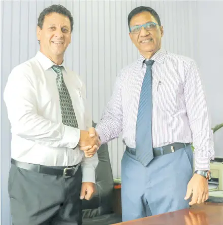  ??  ?? In happier times: Former Land Transport Authority chief executive officer Carmine Piantedosi (left), with LTA chairperso­n Vijay Maharaj.