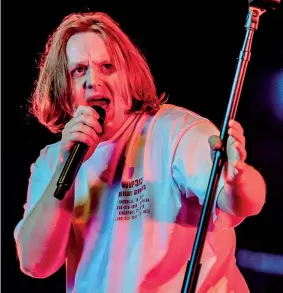  ?? ?? Scozzese Lewis Capaldi, 25 anni, è un cantautore e musicista scozzese, in attività dal 2017