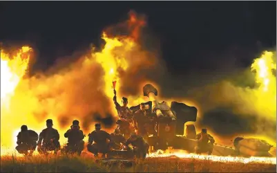  ?? HU CHUNFENG / FOR CHINA DAILY ?? Top: An artillery brigade of the PLA practices a night raid.