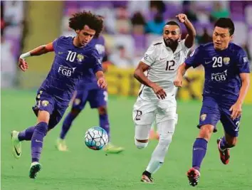  ?? Ahmed Kutty/Gulf News ?? Omar Abdul Rahman of Al Ain tries to penetrate the defences of Qatar’s El Jaish during the Asian Champions League semi-finals first leg at the Hazza Bin Zayed Stadium in Al Ain yesterday. The hosts won the clash 3-1.