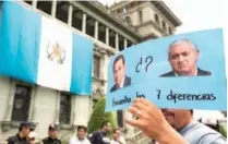  ??  ?? Presión. Organizaci­ones civiles de Guatemala pujan porque haya cambios en los políticos y acabar con la corrupción.