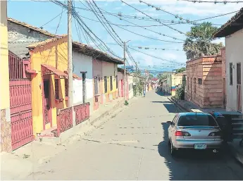  ?? FOTO: JUAN DÍAZ ?? Esta semana comienza la instalació­n de lámparas en avenidas y bulevares de la ciudad de La Paz.