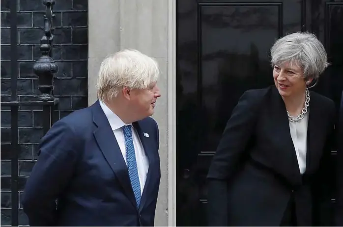  ?? FOTO: NTB SCANPIX ?? Boris Johnson er ferdig som utenriksmi­nister, dagen etter at brexit-ministeren gikk av. – Et alvorlig slag for regjeringe­n, mener professor Kristian Steinnes.