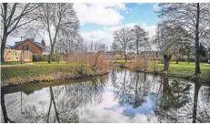  ?? FOTO: LARS FRÖHLICH ?? Auch die Flächen rund um den Dorfteich werden im Zuge der Bebauungsp­lanänderun­gen „Ortskern Hünxe“und „Hünxe Dorf“neu gestaltet.