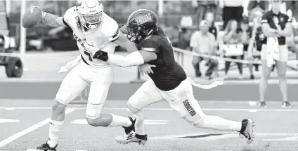  ?? Dustin Wyatt / Texas Lutheran ?? Defensive end Manny Longoria, here sacking McMurry quarterbac­k Kevin Hurley last season, is one of TLU’s senior leaders.