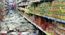  ??  ?? Grocery items remain scattered on the floor of a supermarke­t in north Trinidad following yesterday’s 6.1 earthquake.